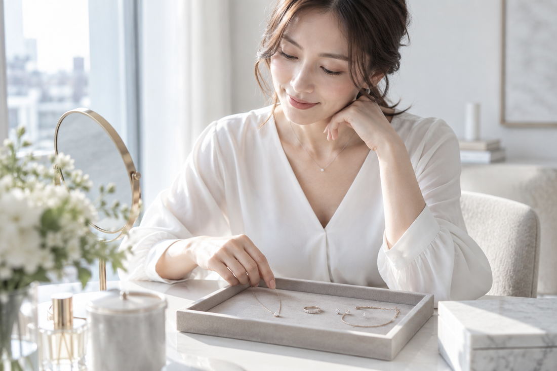 30代女性が自分へのご褒美ジュエリーを選ぶイメージ