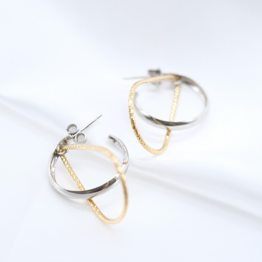 クロスラインピアス