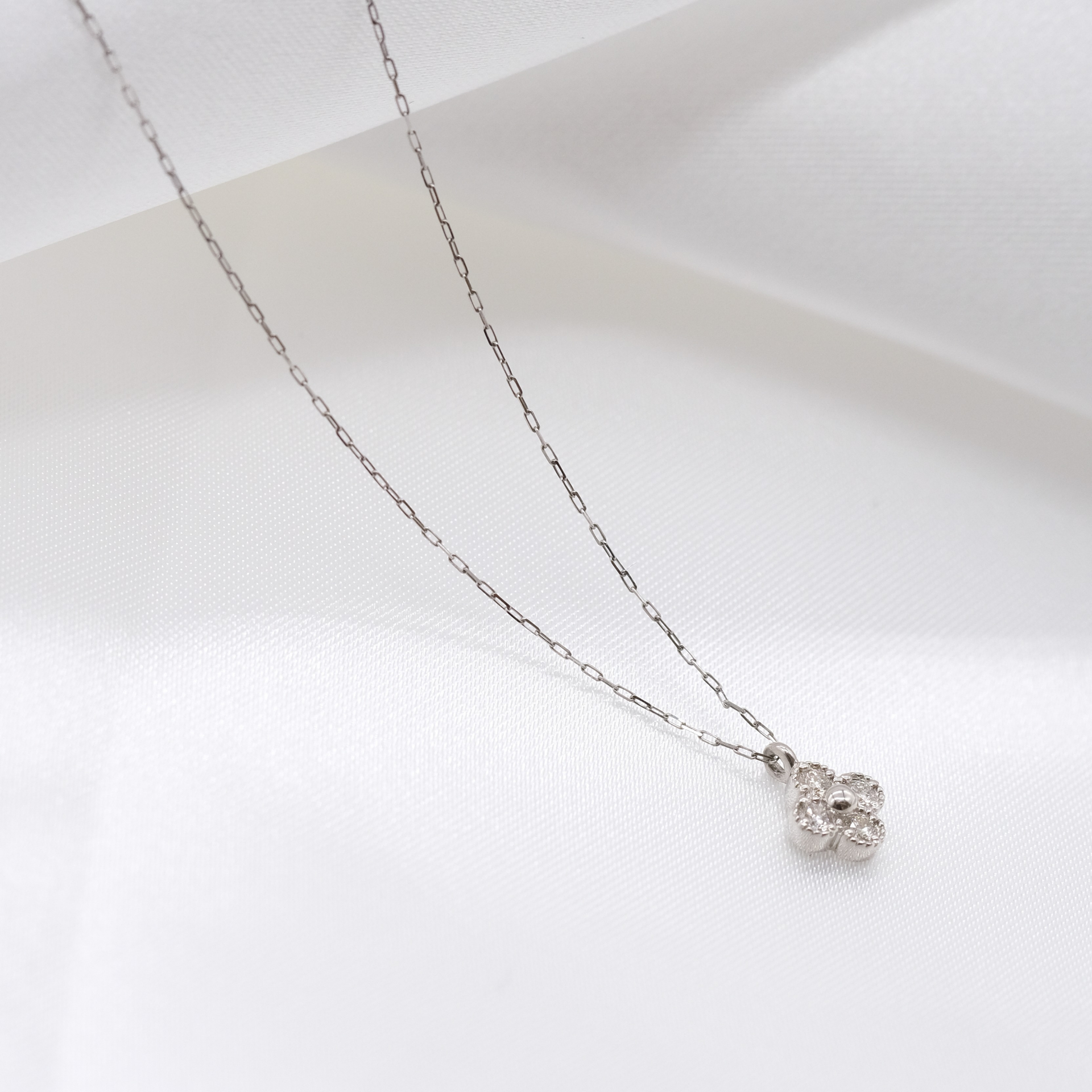 クローバーネックレス クローバー ネックレス - シルバー | CHARLES & KEITH