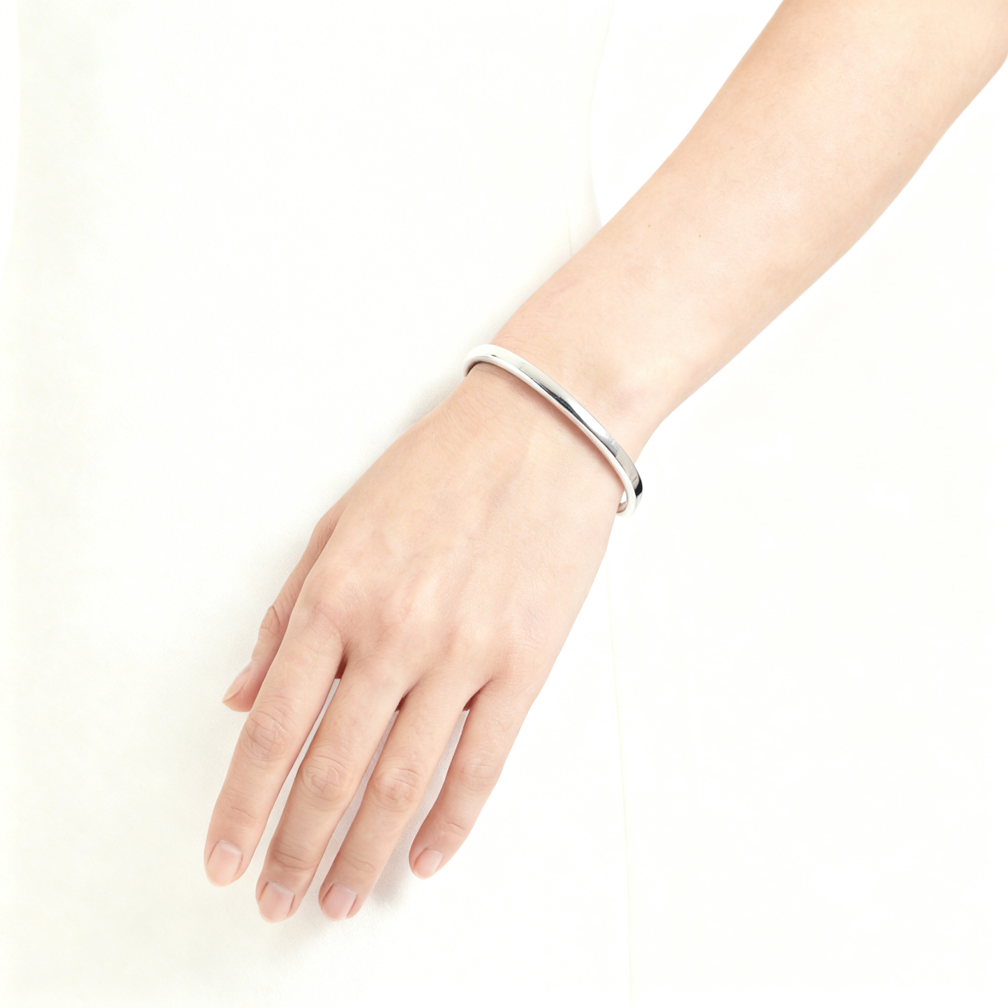 アークラインバングル